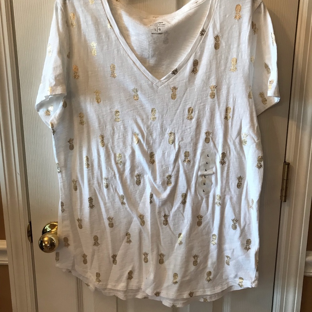 White tee